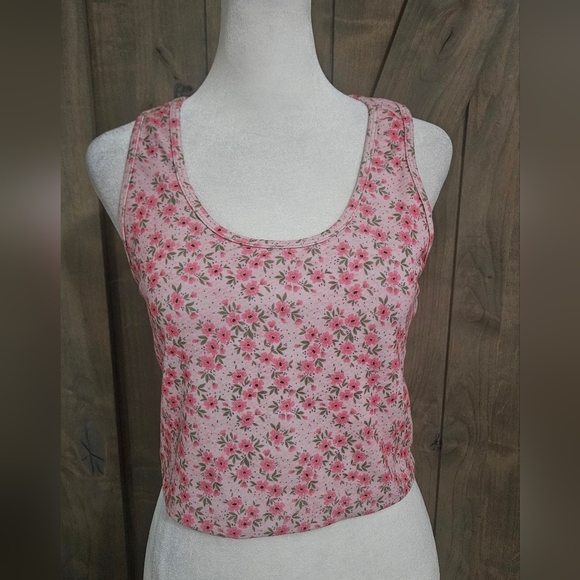EVOLUTION and CREATION Strawberry Shortcake Compression Crop Top. Size M - Picture 4 of 10